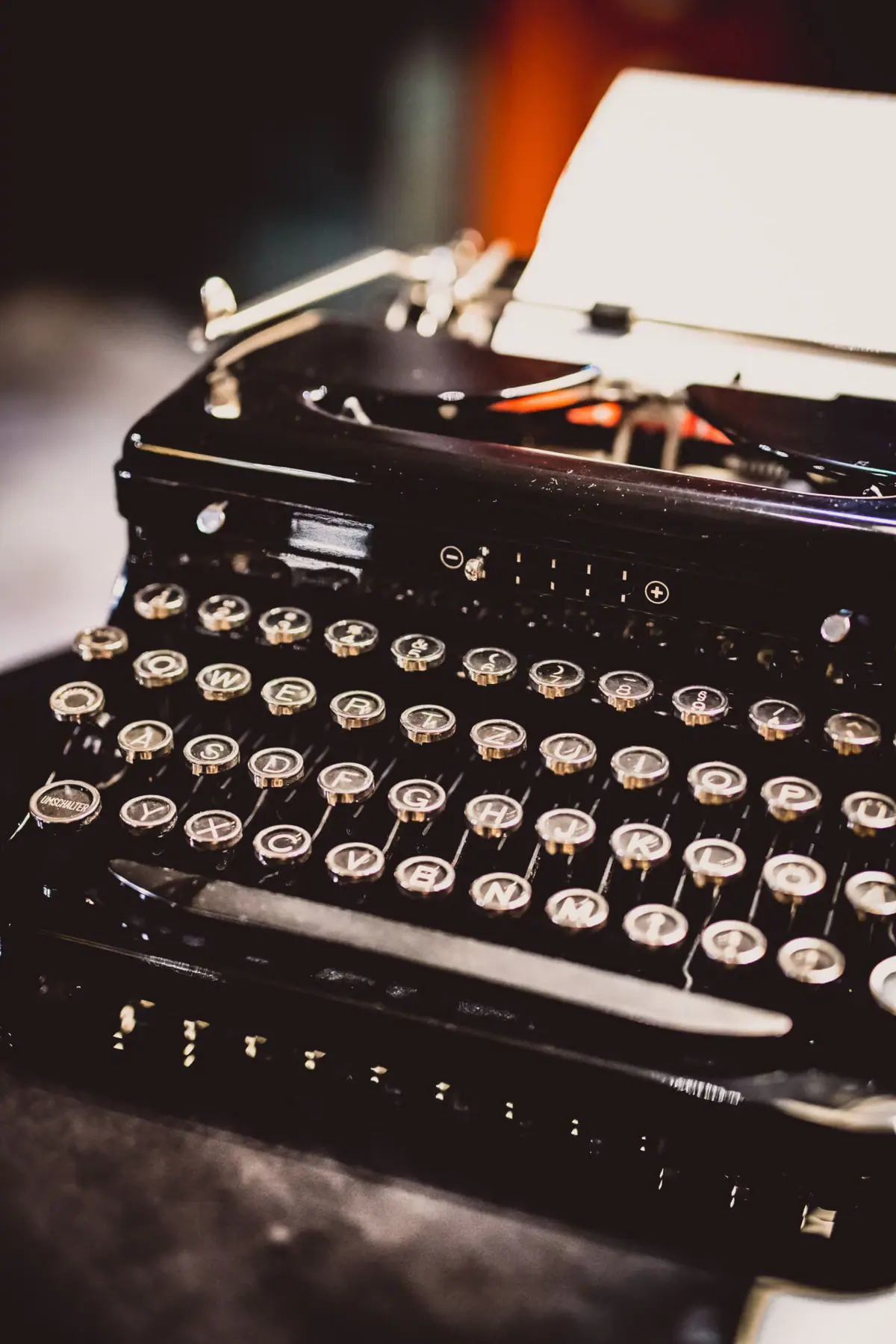 Alte schwarze Schreibmaschine Nahaufnahme einer Schreibmaschine