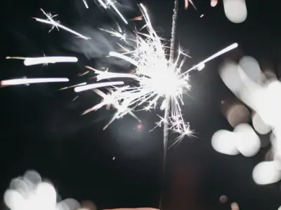 Freuen Sie sich auf die Feiertage mit Bergblick! Besuchen Sie uns an Weihnachten oder Silvester und erleben Sie die gemütlichste Zeit des Jahres so schön wie nie!