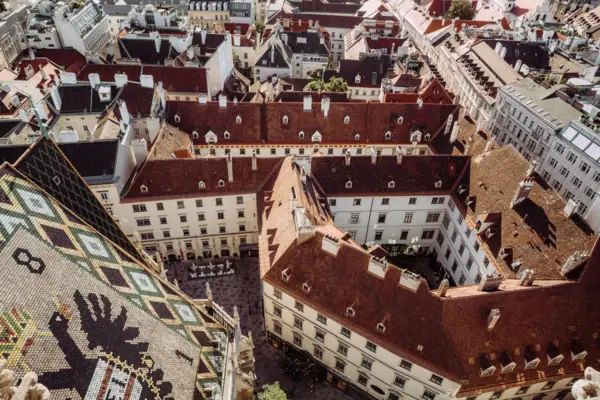 Wien vom Stephansdom Luftaufnahme einer Stadt mit Gebäuden und Häusern.