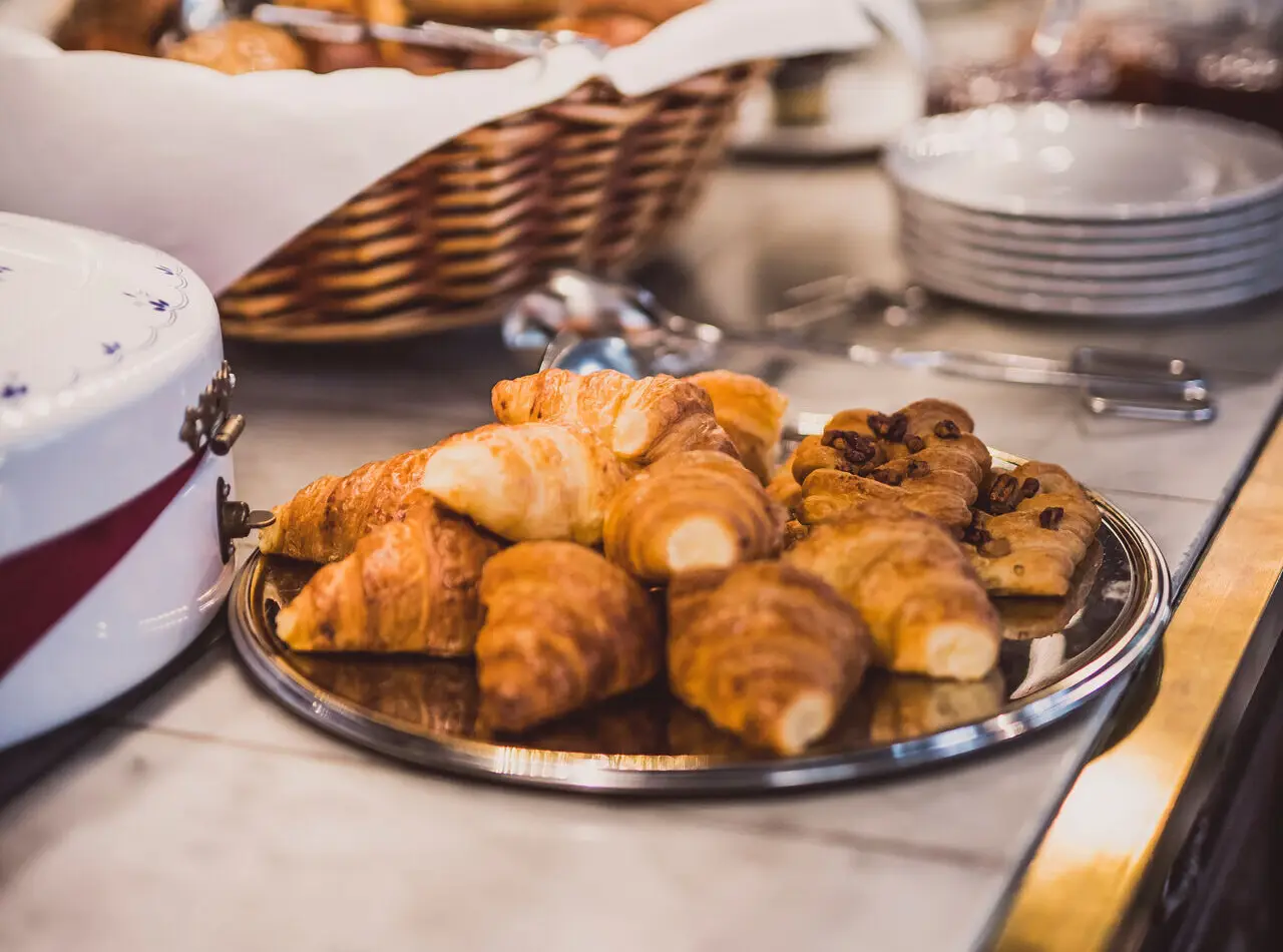 Ein Kaffee und ein Croissant – mehr brauche ich nicht.