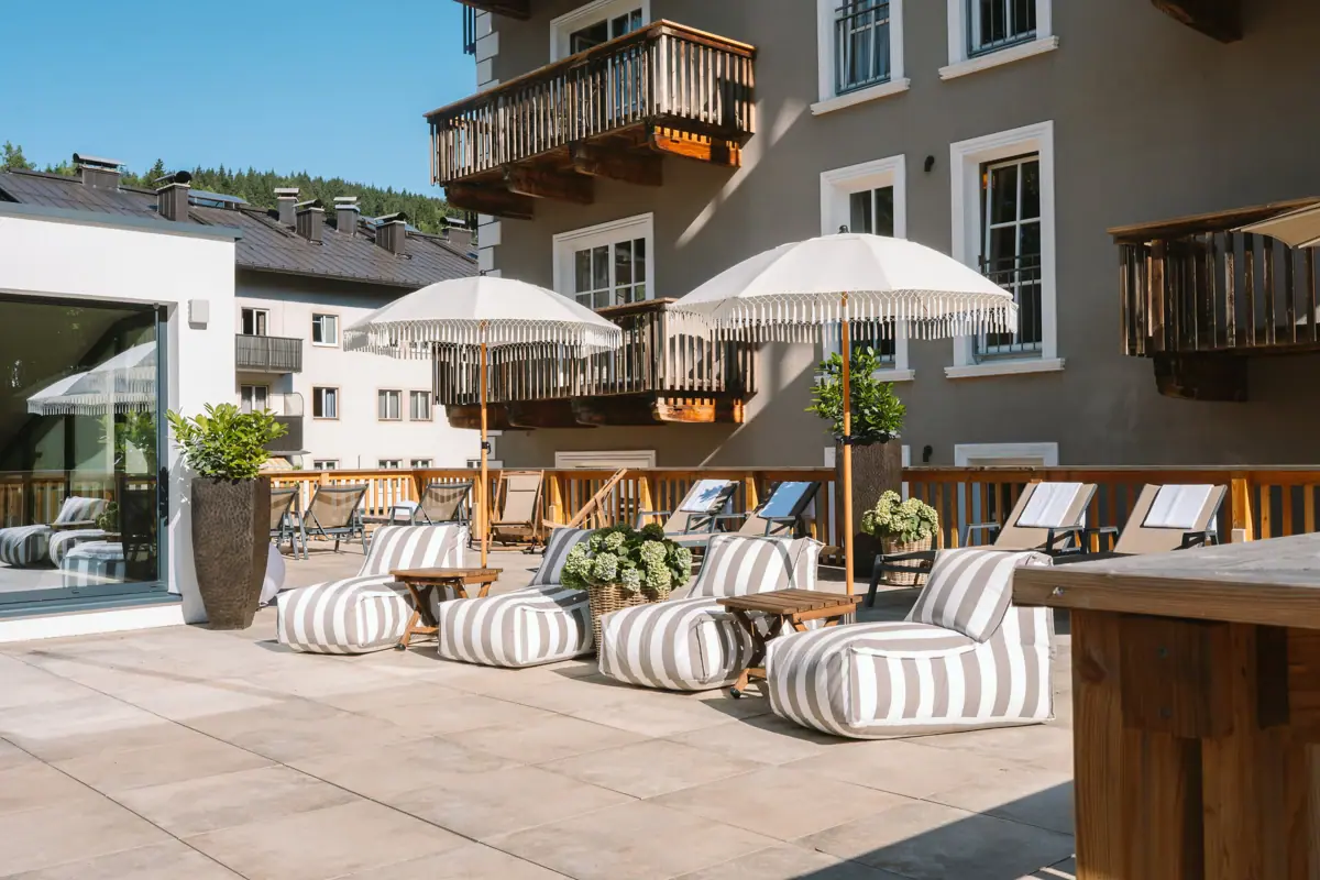 Wellnessterrasse Spa-Terrasse mit Bergblick – HENRI SPA Kitzbühel