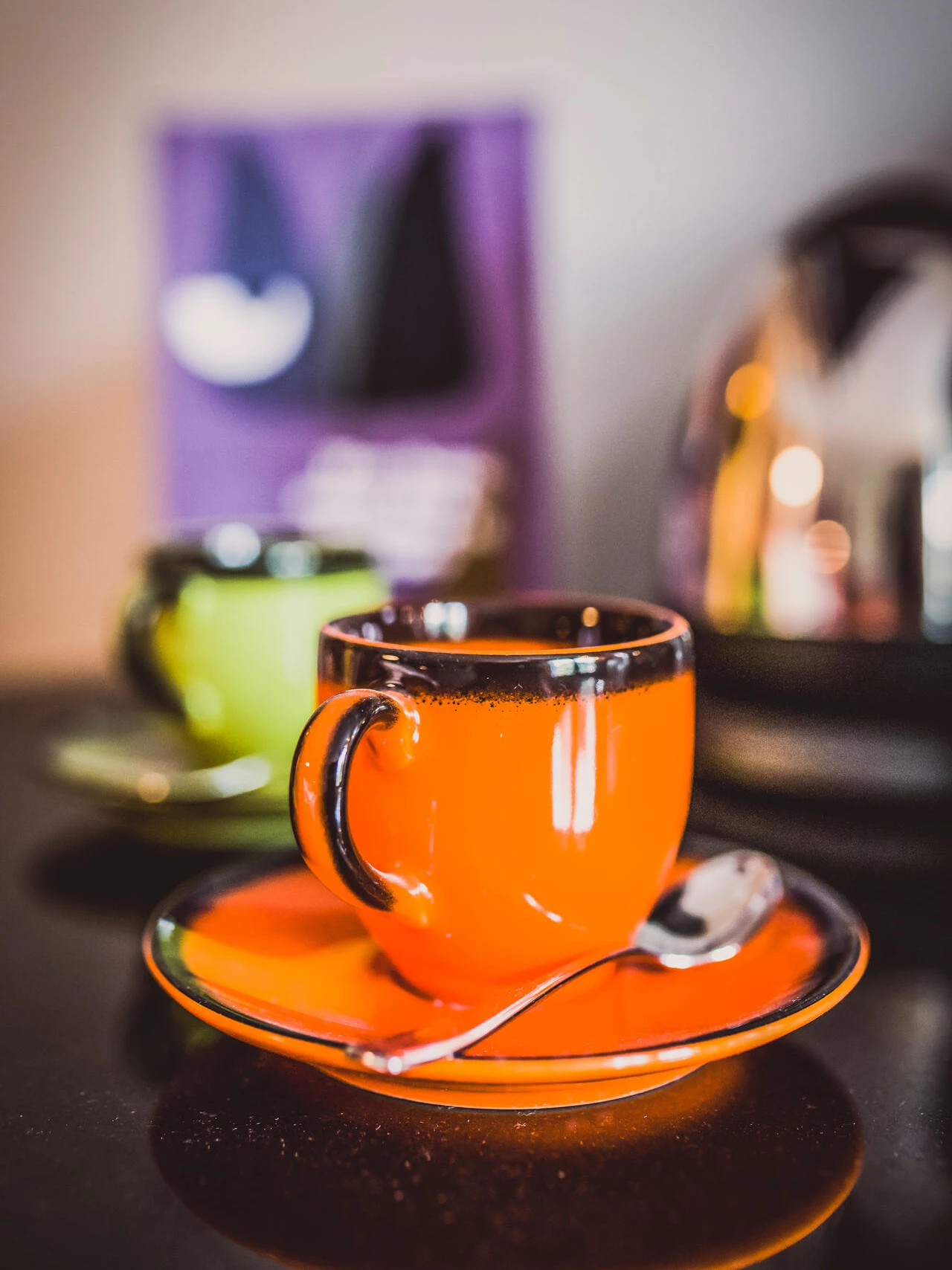 Für den Kaffee am Morgen oder die Tea-Time am Nachmittag:Zimmerbar mit Kaffee- und Teestation sowie Kühlschrank