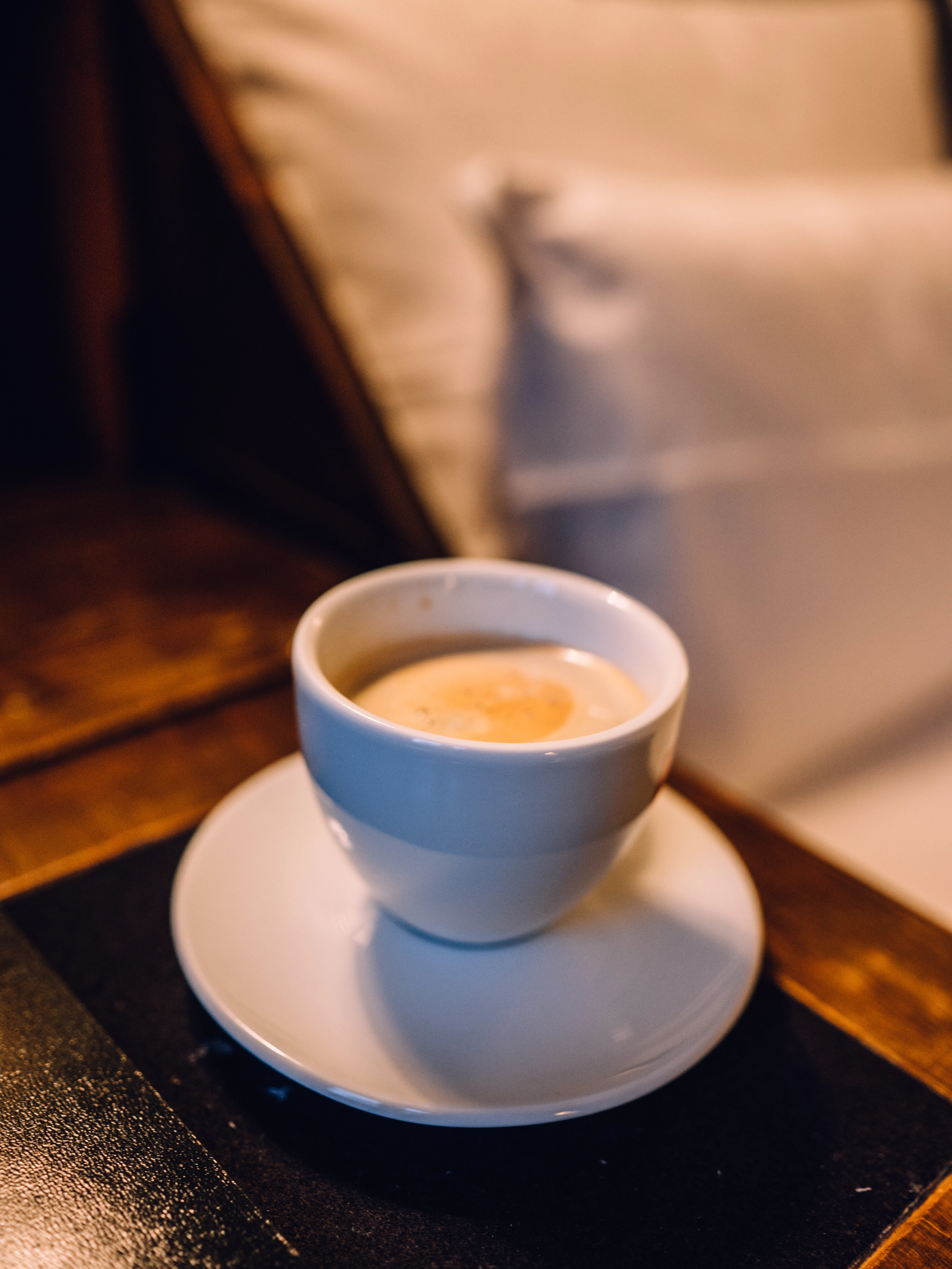 Für den Kaffee am Morgen oder die Tea-Time am Nachmittag:Zimmerbar mit Kaffee- und Teestation sowie Kühlschrank