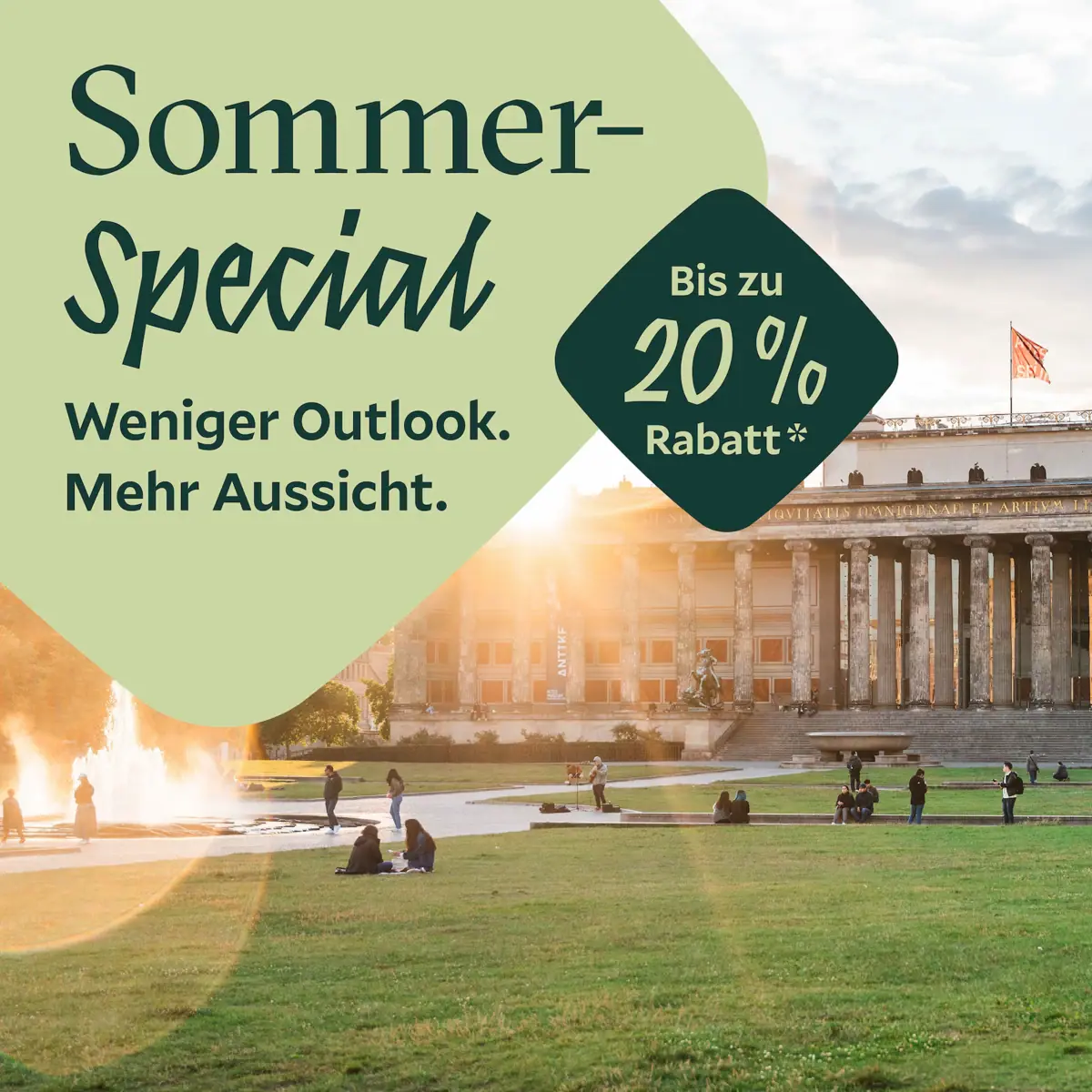 Sommer-Special Großes Gebäude mit Säulen und einem Brunnen davor.