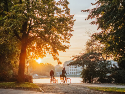 Incl. breakfastIncl. city bike for 1 dayIncl. HENRI welcome drinkIncl. Hamburg Card for 3 daysIncl. Hamburg tips from the teamFrom 229,50 € p.p. in a double room for 2 nights 
