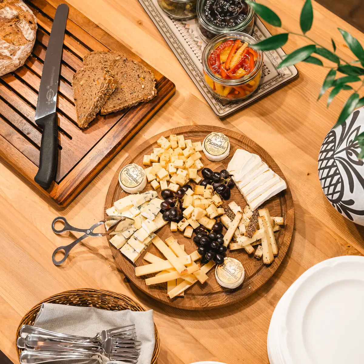 Jause im HENRI Kitzbühel Tiroler Jause im HENRI Country House Kitzbühel – täglich 17–19 Uhr