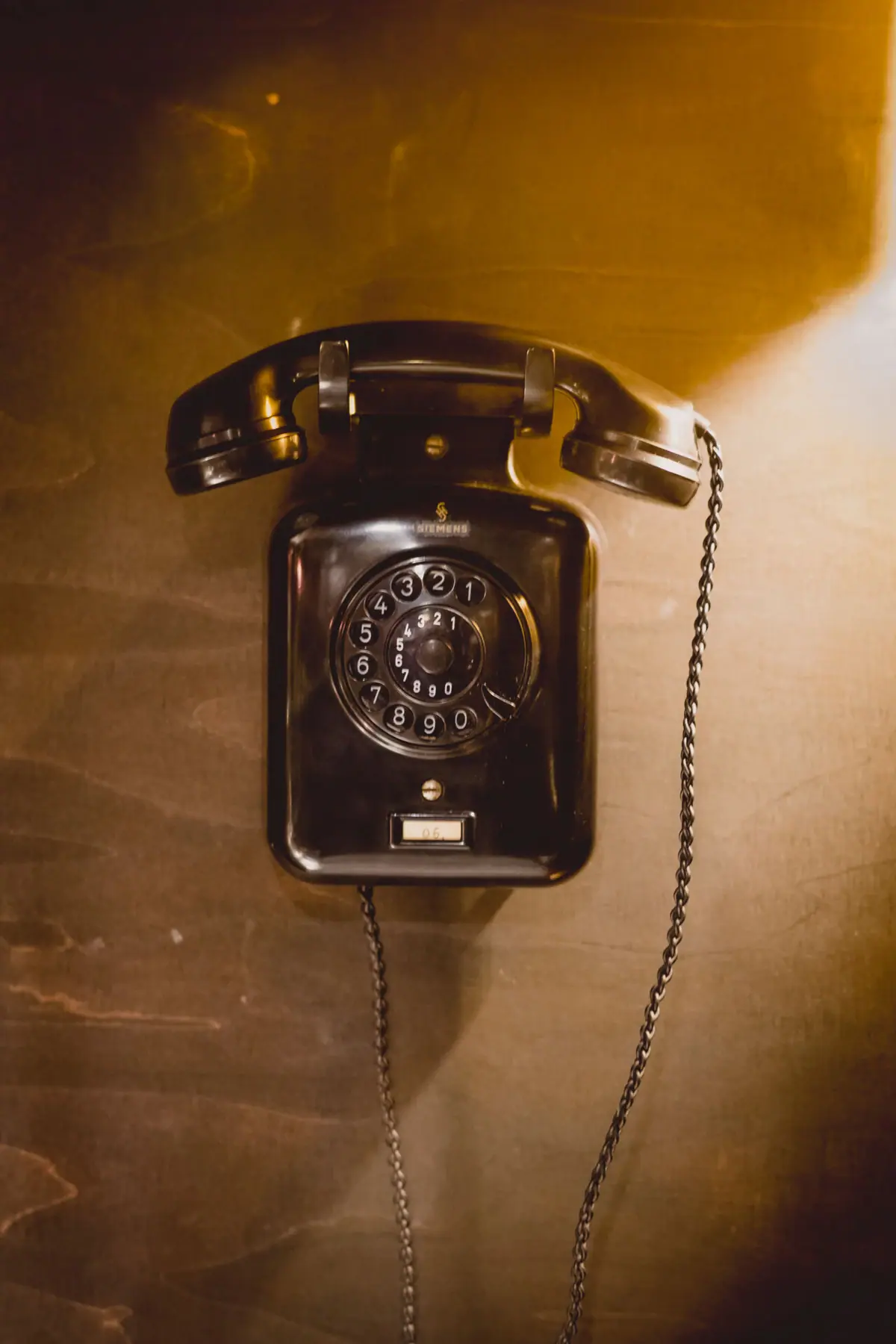 Antikes Telefon Antikes Telefon mit Wählscheibe