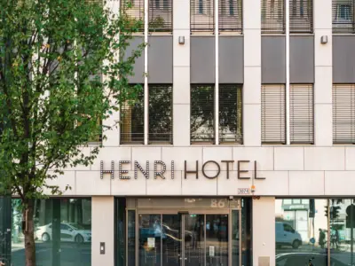 Seien Sie ein HENRI Early Bird und sparen Sie mit unserer Frühbucherrate 10 % auf Ihren Urlaub in Düsseldorf.